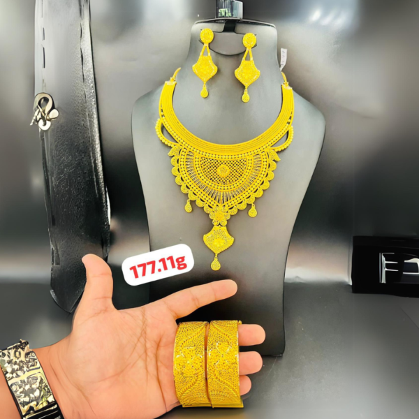 Collier A7